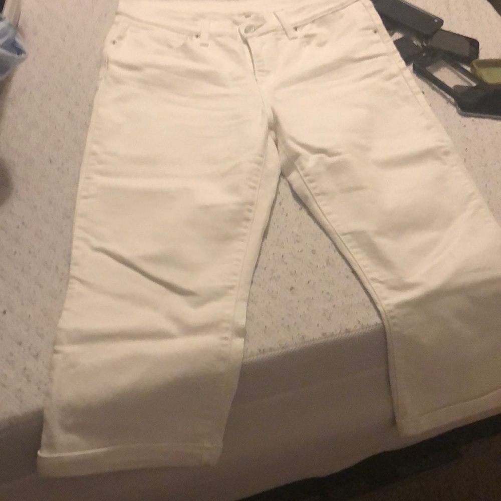 White Capri jean pants
